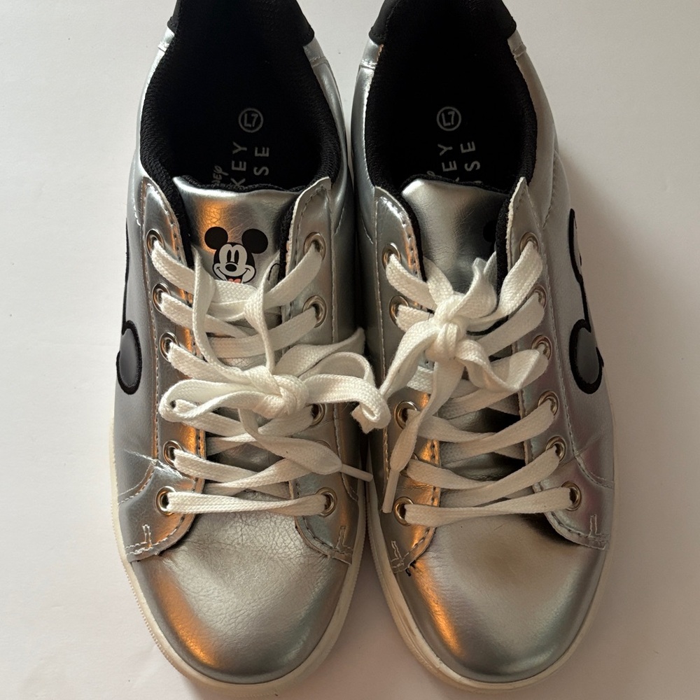 Disney Mickey Mouse Silver Sneakers Women’s Size 7| Metallic Low Top |